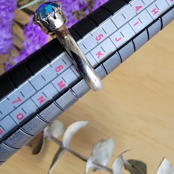 Aurora Borealis 3 Prong Vintage Ring with Iridescent Blue Stones. Size 5 1/2. - Picture 5 of 5